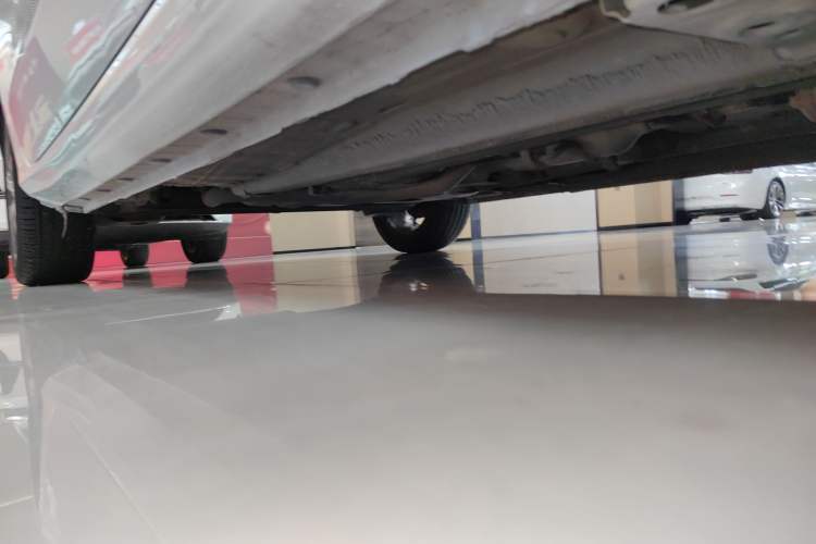 Used Geely Auto Emgrand 2022 4th Generation 1.5L CVT Flagship Model Right Side Sill