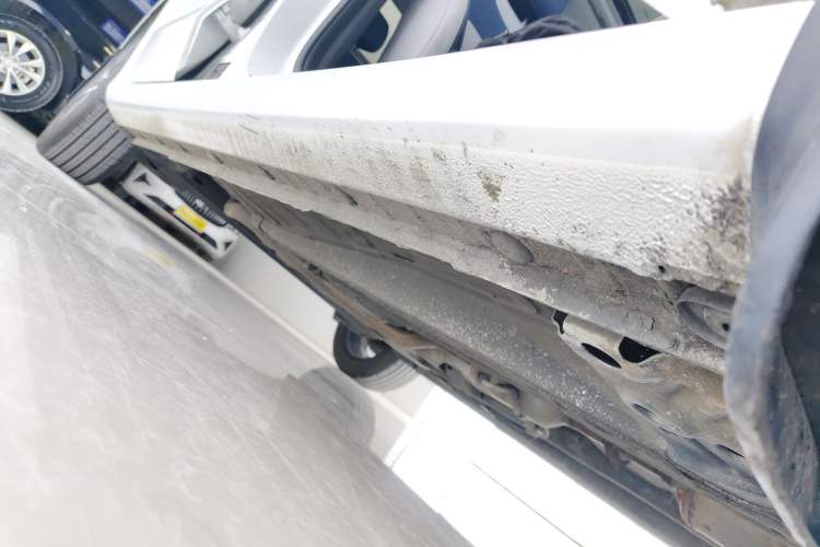 Used Geely Auto Emgrand 2022 4th Generation 1.5L CVT Flagship Model Right Side Sill