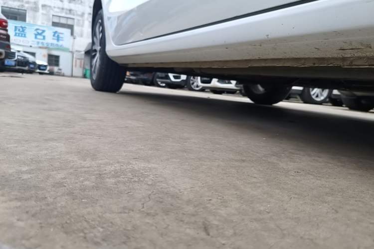 Used Geely Auto Emgrand 2022 4th Generation 1.5L CVT Elite Model Right Side Sill
