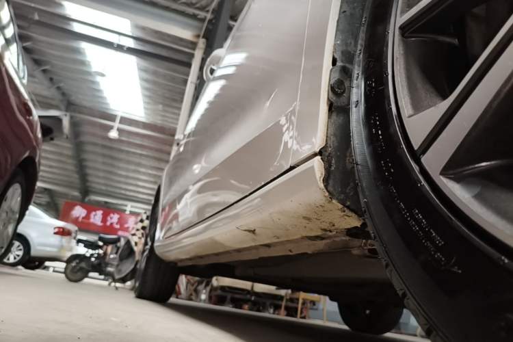 Used Geely Auto Emgrand 2022 4th Generation 1.5L CVT Luxury Model Right Side Sill