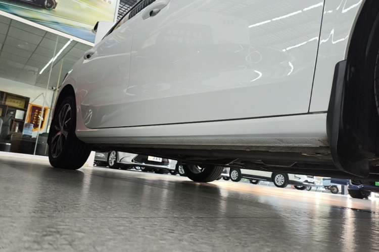 Used Geely Auto Emgrand 2022 4th Generation 1.5L CVT Flagship Model Right Side Sill