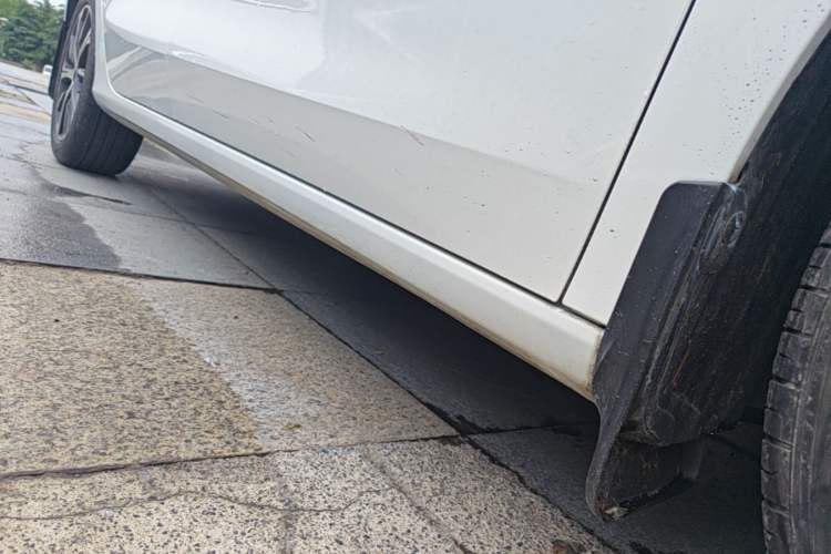 Used Geely Auto Emgrand 2022 4th Generation 1.5L CVT Luxury Model Right Side Sill