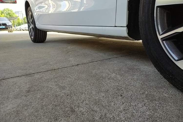 Used Geely Auto Emgrand 2022 4th Generation 1.5L CVT Luxury Model Right Side Sill