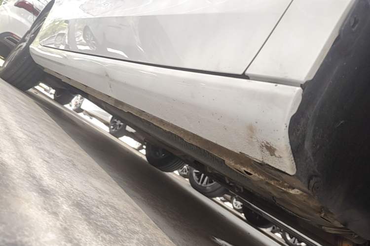 Used Geely Auto Emgrand 2022 4th Generation 1.5L CVT Flagship Model Right Side Sill