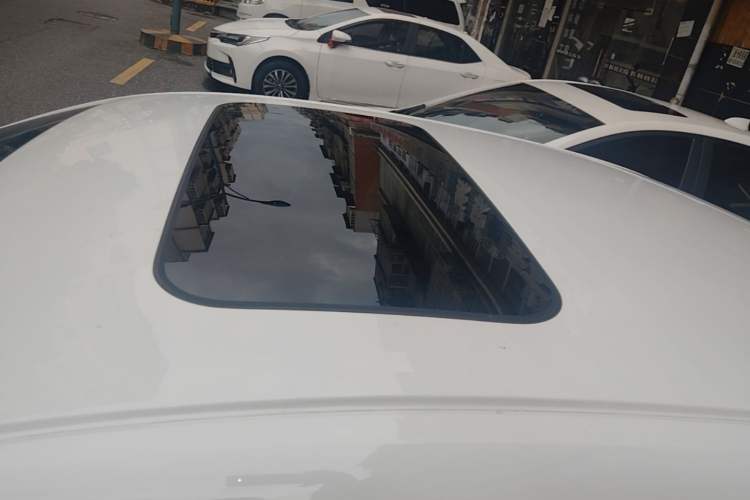 Used Geely Auto Emgrand 2022 4th Generation 1.5L CVT Flagship Model Roof