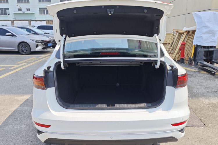 Used Geely Auto Emgrand 2022 4th Generation 1.5L CVT Flagship Model Trunk