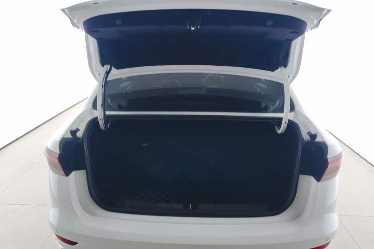 Used Geely Auto Emgrand 2022 4th Generation 1.5L CVT Flagship Model Trunk