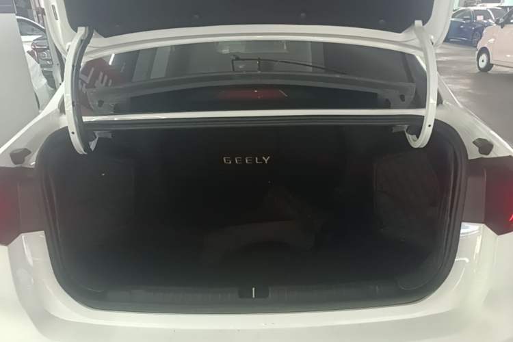 Used Geely Auto Emgrand 2022 4th Generation 1.5L CVT Flagship Model Trunk