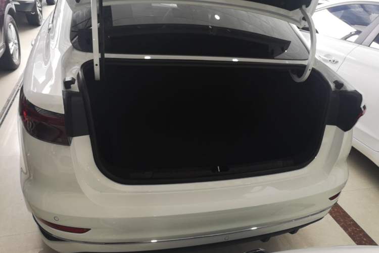Used Geely Auto Emgrand 2022 4th Generation 1.5L CVT Luxury Model Trunk