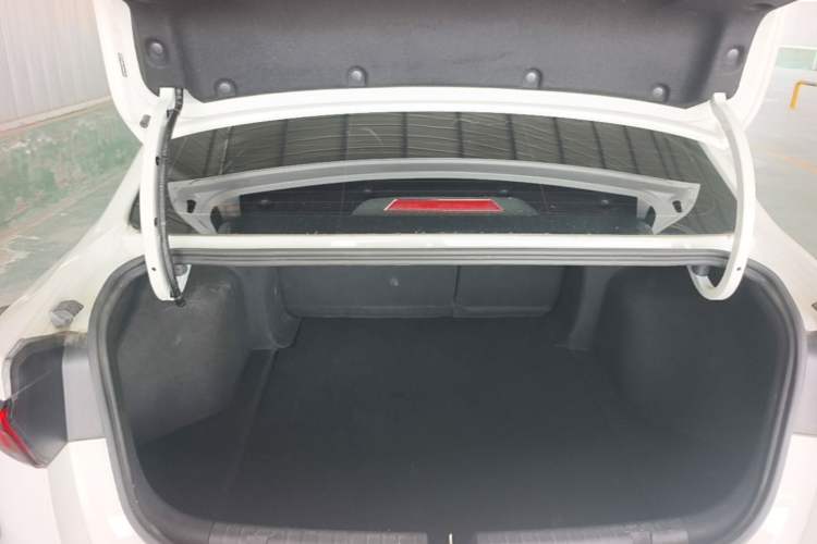Used Geely Auto Emgrand 2022 4th Generation 1.5L CVT Flagship Model Trunk