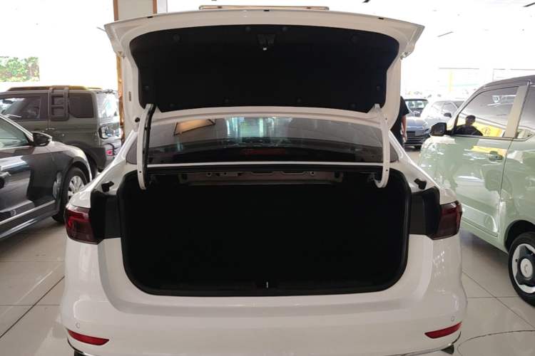 Used Geely Auto Emgrand 2022 4th Generation 1.5L CVT Luxury Model Trunk