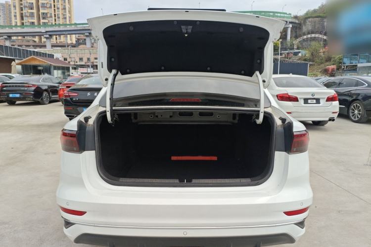 Used Geely Auto Emgrand 2022 4th Generation 1.5L CVT Flagship Model Trunk
