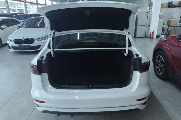 Used Geely Auto Emgrand 2022 4th Generation 1.5L CVT Flagship Model Trunk