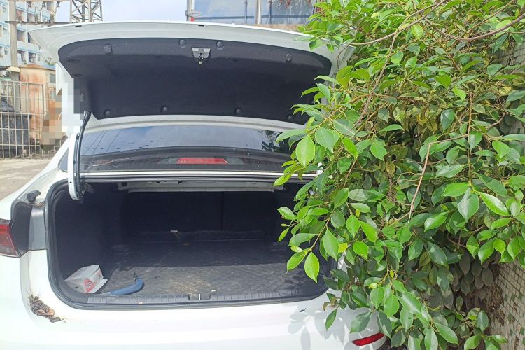 Used Geely Auto Emgrand 2022 4th Generation 1.5L CVT Luxury Model Trunk