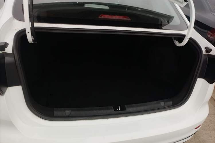 Used Geely Auto Emgrand 2022 4th Generation 1.5L CVT Flagship Model Trunk