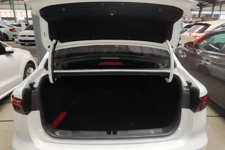 Used Geely Auto Emgrand 2022 4th Generation 1.5L CVT Flagship Model Trunk