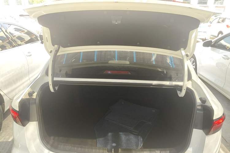Used Geely Auto Emgrand 2022 4th Generation 1.5L CVT Flagship Model Trunk