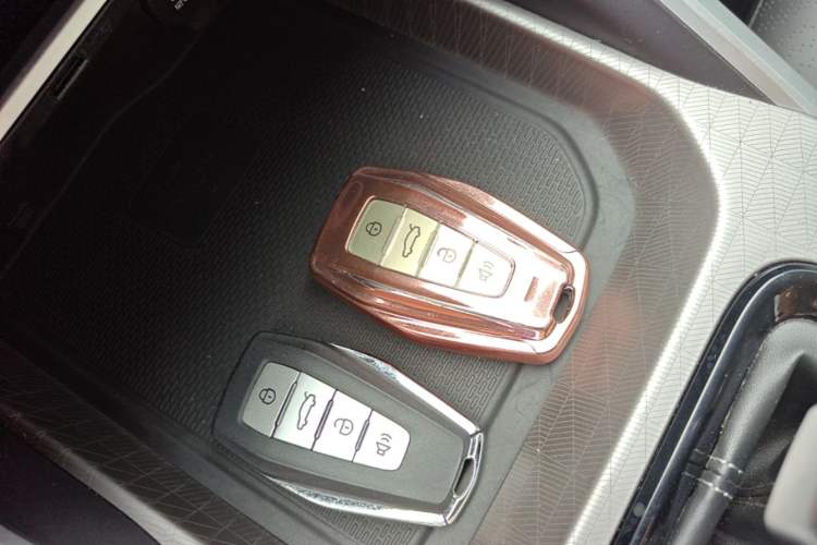 Used Geely Auto Emgrand 2022 4th Generation 1.5L CVT Luxury Model Vehicle Key