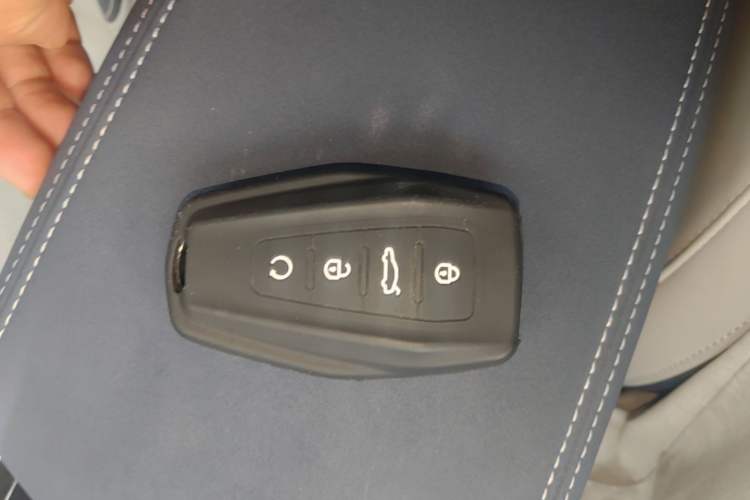 Used Geely Auto Emgrand 2022 4th Generation 1.5L CVT Flagship Model Vehicle Key