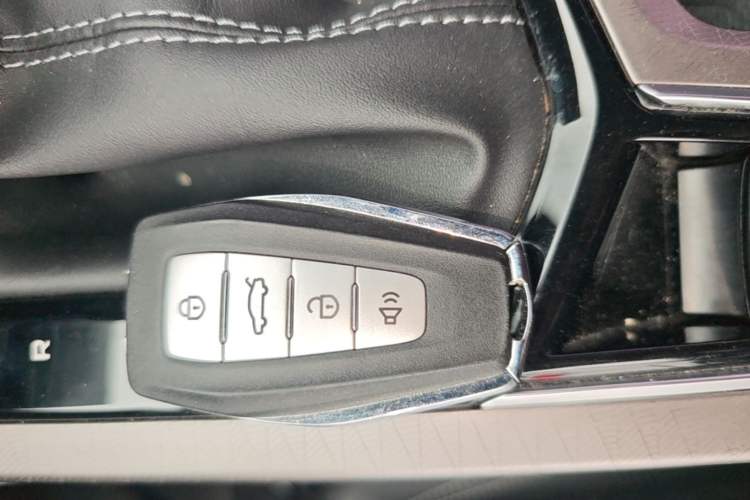 Used Geely Auto Emgrand 2022 4th Generation 1.5L CVT Luxury Model Vehicle Key
