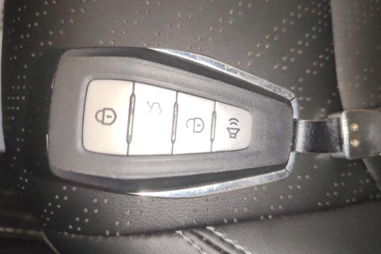 Used Geely Auto Emgrand 2022 4th Generation 1.5L CVT Luxury Model Vehicle Key