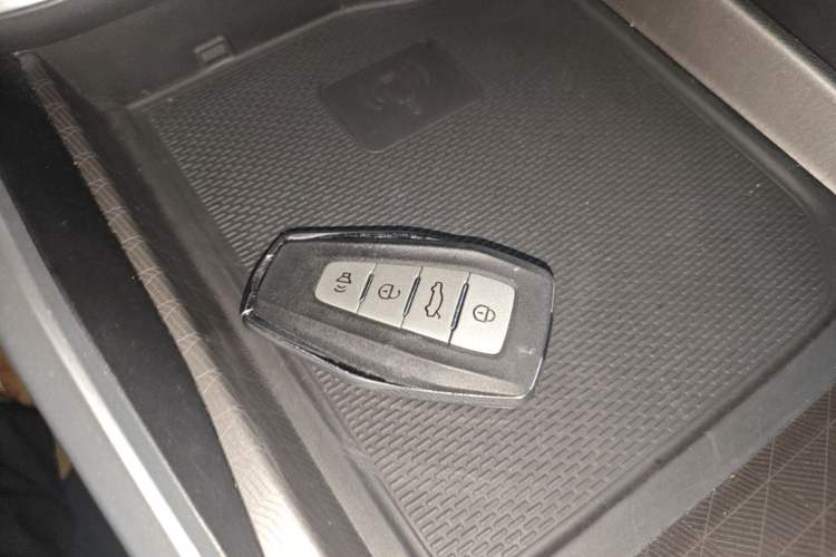 Used Geely Auto Emgrand 2022 4th Generation 1.5L CVT Flagship Model Vehicle Key
