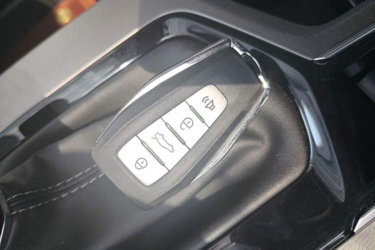 Used Geely Auto Emgrand 2022 4th Generation 1.5L CVT Luxury Model Vehicle Key