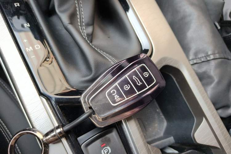 Used Geely Auto Emgrand 2022 4th Generation 1.5L CVT Luxury Model Vehicle Key