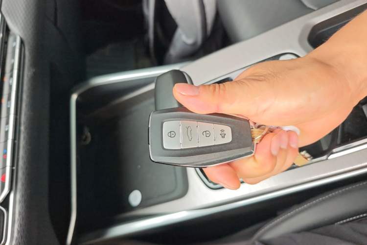 Used Geely Auto Emgrand 2022 4th Generation 1.5L CVT Luxury Model Vehicle Key