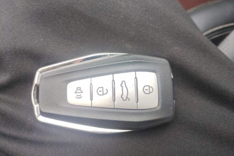 Used Geely Auto Emgrand 2022 4th Generation 1.5L CVT Flagship Model Vehicle Key
