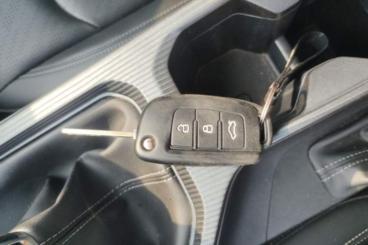 Used Geely Auto Emgrand 2022 4th Generation 1.5L Manual Elite Model Vehicle Key