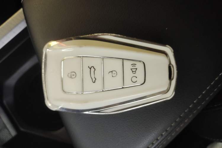 Used Geely Auto Emgrand 2022 4th Generation 1.5L CVT Luxury Model Vehicle Key