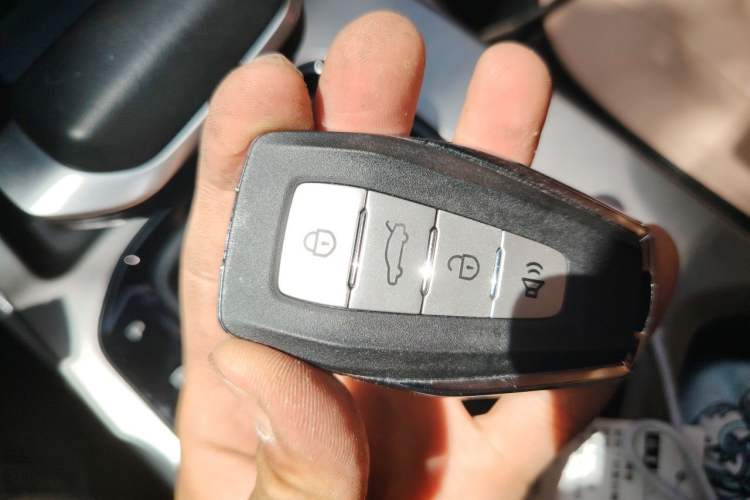 Used Geely Auto Emgrand 2022 4th Generation 1.5L CVT Luxury Model Vehicle Key