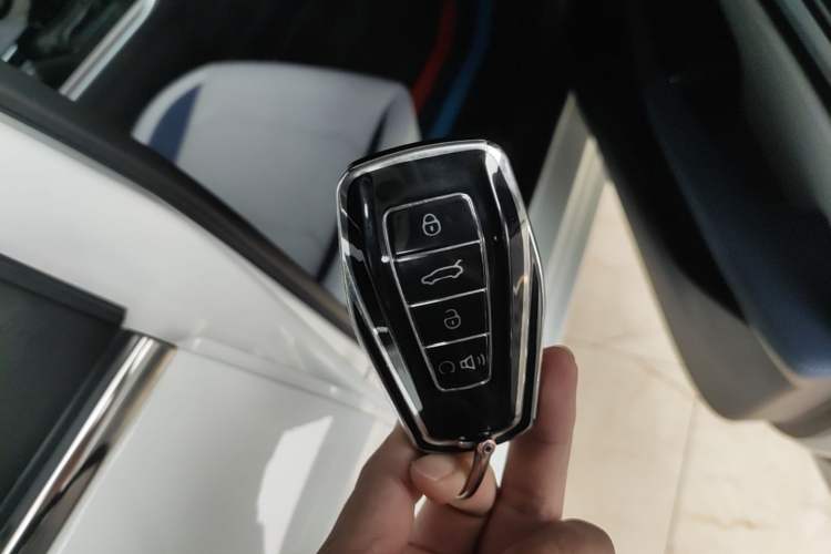 Used Geely Auto Emgrand 2022 4th Generation 1.5L CVT Flagship Model Vehicle Key