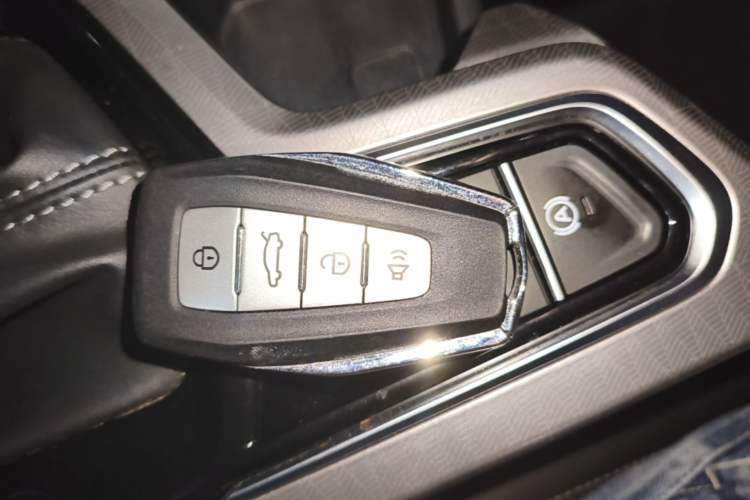 Used Geely Auto Emgrand 2022 4th Generation 1.5L CVT Luxury Model Vehicle Key