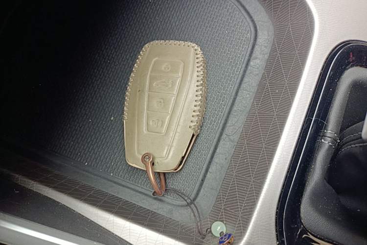 Used Geely Auto Emgrand 2022 4th Generation 1.5L CVT Flagship Model Vehicle Key