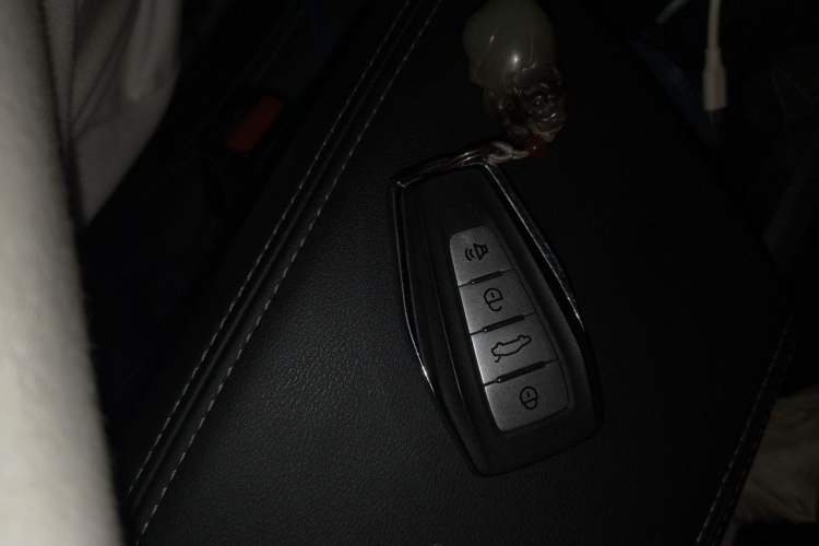 Used Geely Auto Emgrand 2022 4th Generation 1.5L CVT Luxury Model Vehicle Key