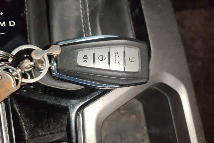 Used Geely Auto Emgrand 2022 4th Generation 1.5L CVT Luxury Model Vehicle Key