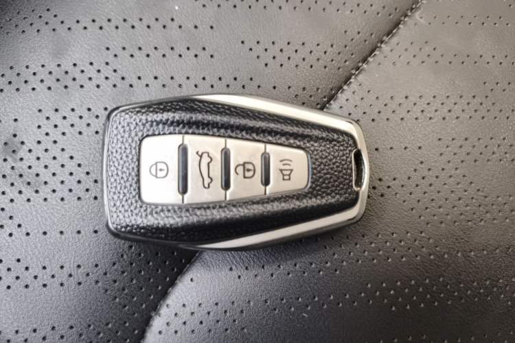 Used Geely Auto Emgrand 2022 4th Generation 1.5L CVT Luxury Model Vehicle Key
