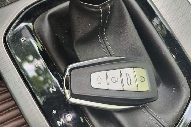 Used Geely Auto Emgrand 2022 4th Generation 1.5L CVT Luxury Model Vehicle Key