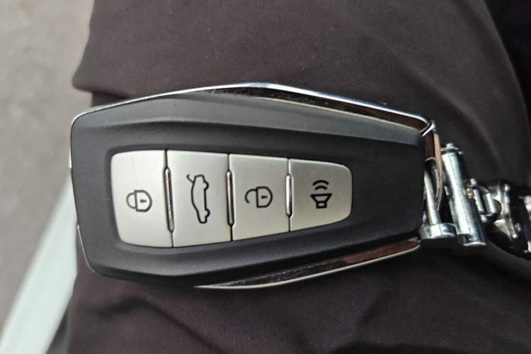 Used Geely Auto Emgrand 2022 4th Generation 1.5L CVT Luxury Model Vehicle Key