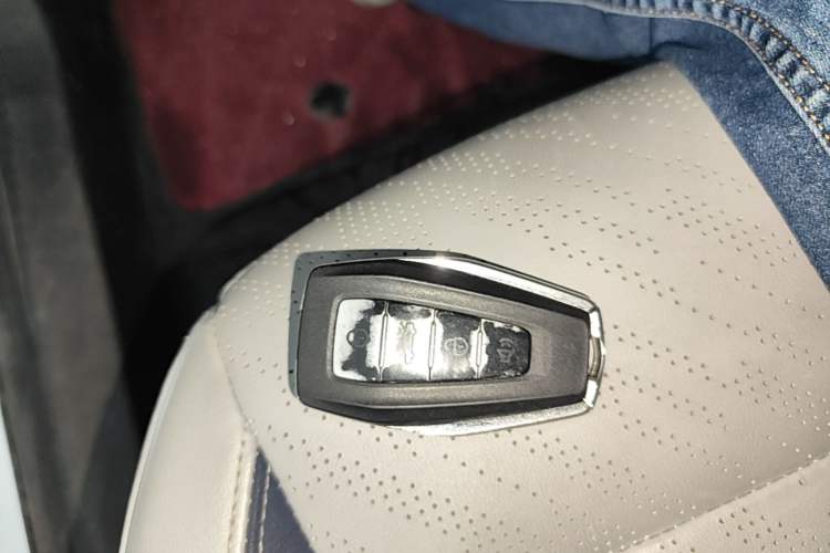 Used Geely Auto Emgrand 2022 4th Generation 1.5L CVT Flagship Model Vehicle Key