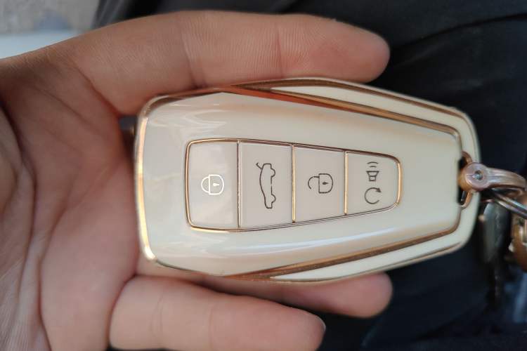Used Geely Auto Emgrand 2022 4th Generation 1.5L CVT Flagship Model Vehicle Key