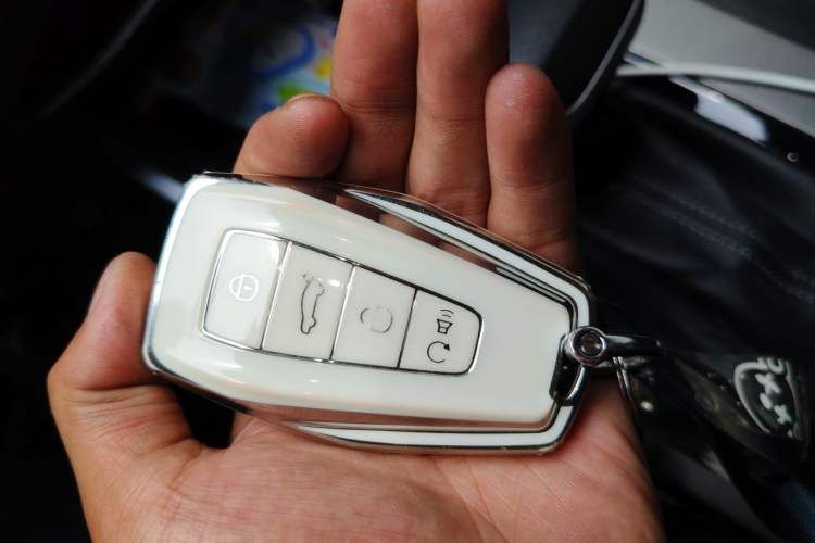 Used Geely Auto Emgrand 2022 4th Generation 1.5L CVT Luxury Model Vehicle Key