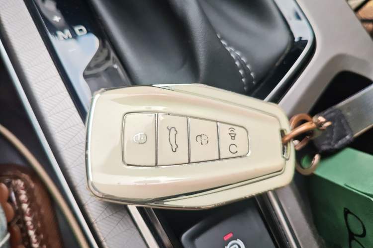 Used Geely Auto Emgrand 2022 4th Generation 1.5L CVT Luxury Model Vehicle Key