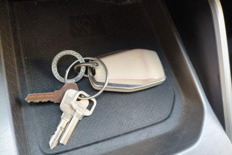 Used Geely Auto Emgrand 2022 4th Generation 1.5L CVT Flagship Model Vehicle Key
