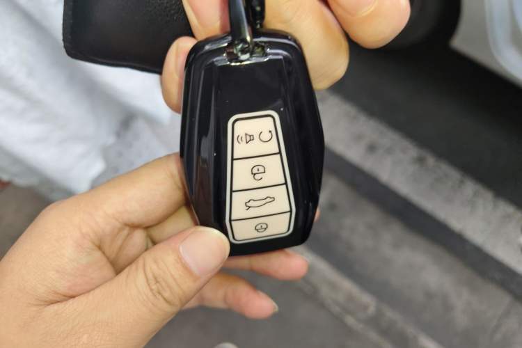 Used Geely Auto Emgrand 2022 4th Generation 1.5L CVT Flagship Model Vehicle Key