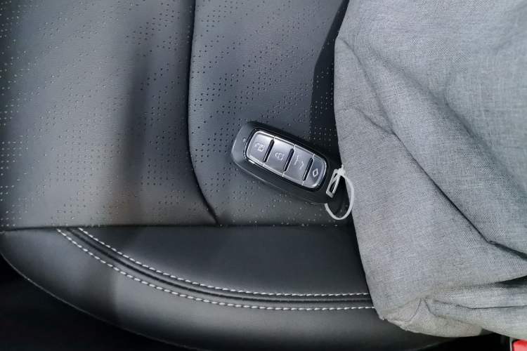Used Geely Auto Emgrand 2022 4th Generation 1.5L CVT Luxury Model Vehicle Key