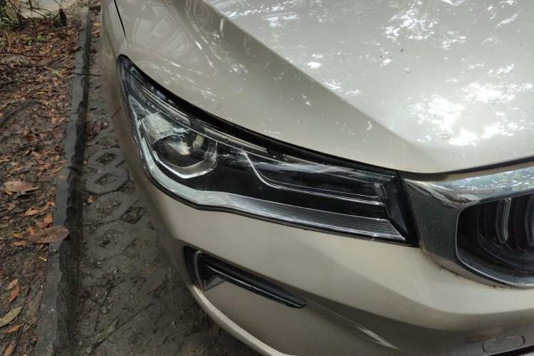 Used Geely Auto Emgrand 2022 4th Generation 1.5L CVT Luxury Model Right Front Headlight