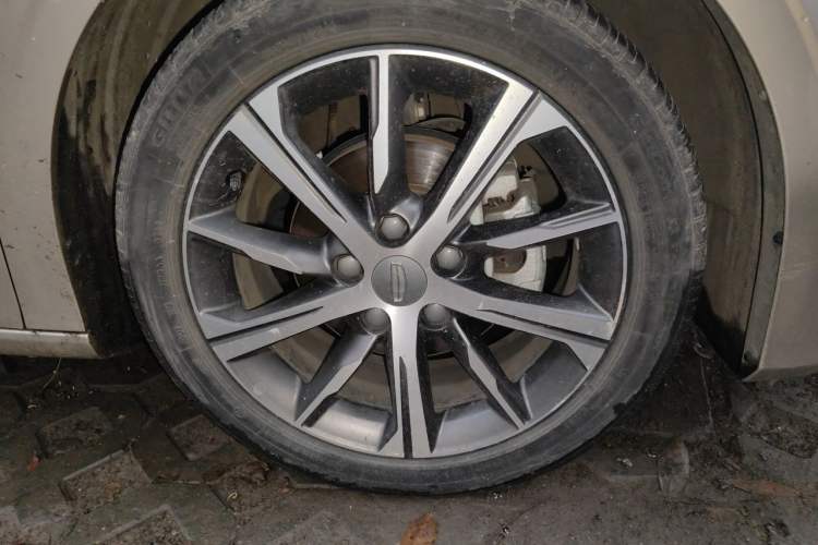 Used Geely Auto Emgrand 2022 4th Generation 1.5L CVT Luxury Model Right Front Wheel Hub